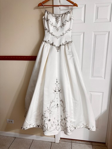 Wedding gown pre - wedding, pre-owned